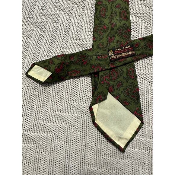 Vintage Macy's green and red paisley silk tie - Picture 2 of 5